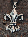 Fleur-de-Lis 15 A mit Panzerkette - Edelstahl