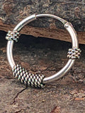 Silberne Unisex-Ohrringe mit balinesischem Design
